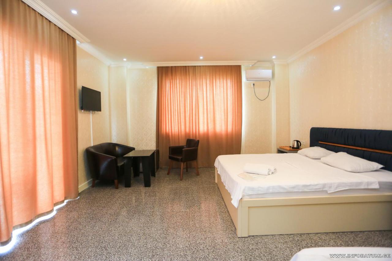 Hotel Carleone Batumi Exterior foto